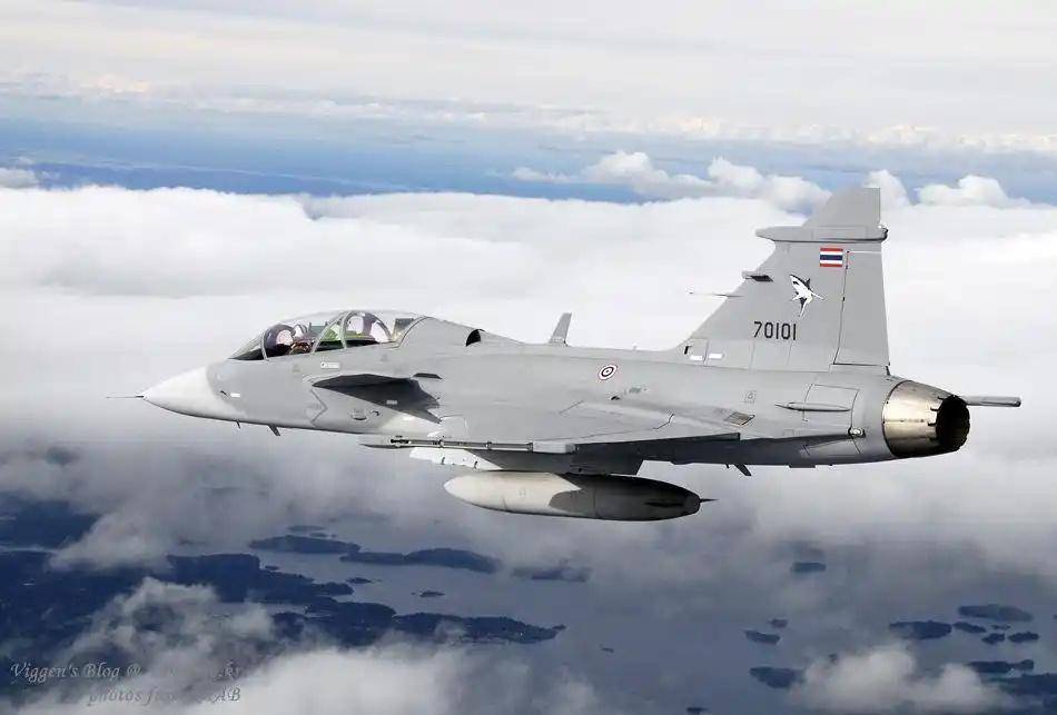 皇冠体育App下载_中国制防空导弹击落F-16?泰国48架战机集结皇冠体育App下载,关键时刻将扑向金边