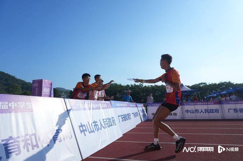 皇冠信用网代理_再破纪录皇冠信用网代理!中山李依频摘得女子50米自由泳金牌