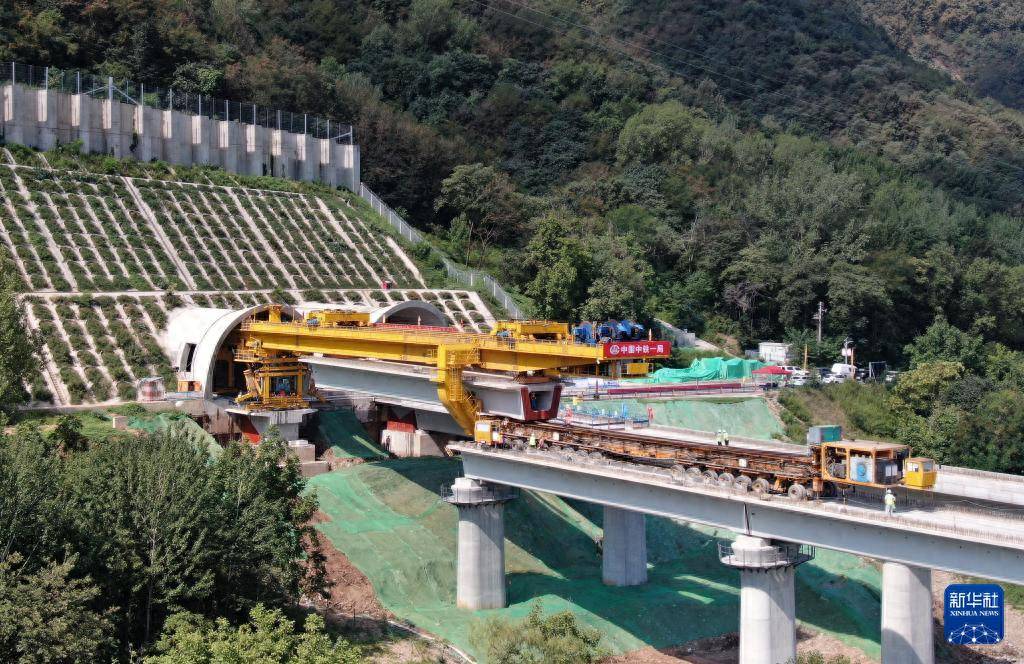 皇冠足球管理平台出租_西康高铁全线完成桥梁架设