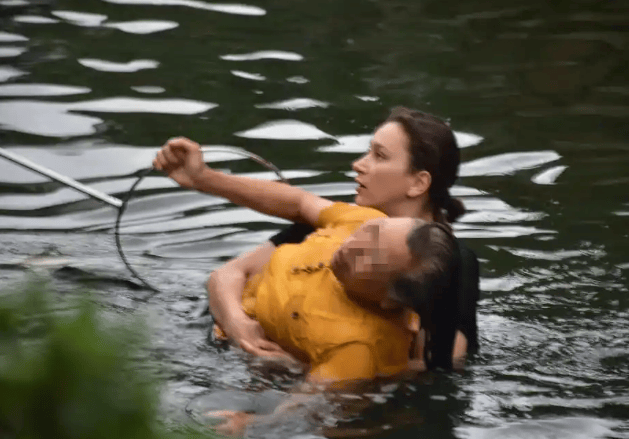 皇冠信用网登3_央媒力挺!俄罗斯女留学生水中救人皇冠信用网登3,获特殊身份后,意外一幕出现