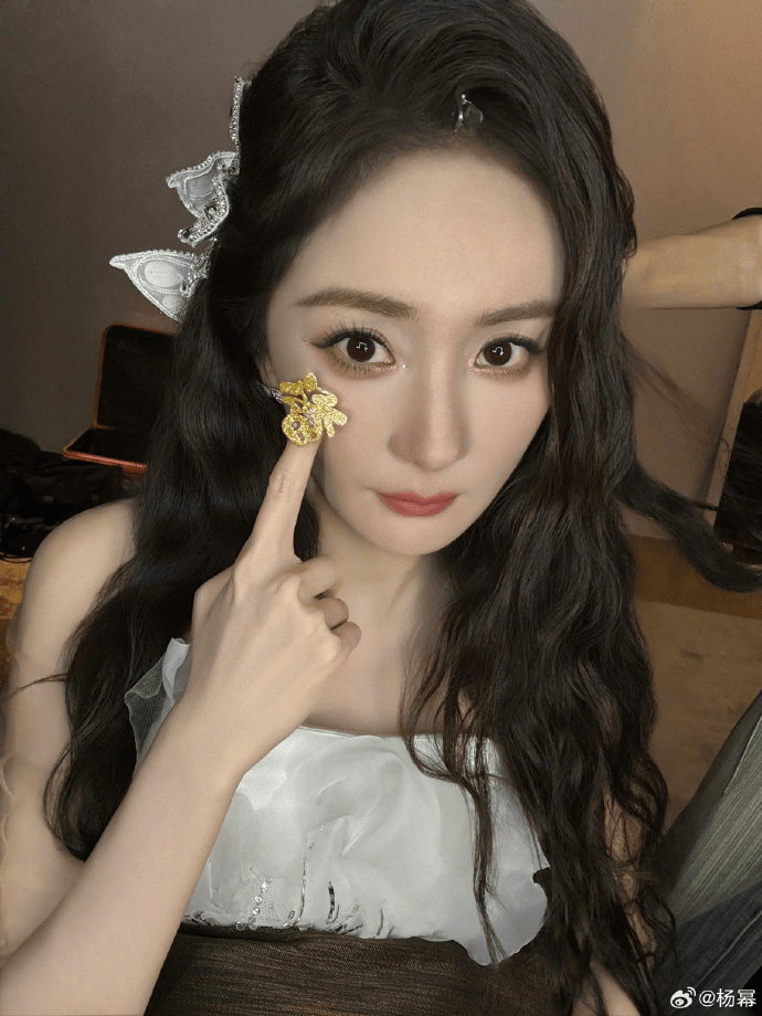 皇冠信用网代理注册_杨幂15年前的博文火了:有本事就杀了我皇冠信用网代理注册,杀不死,就等着看我变得更强大吧