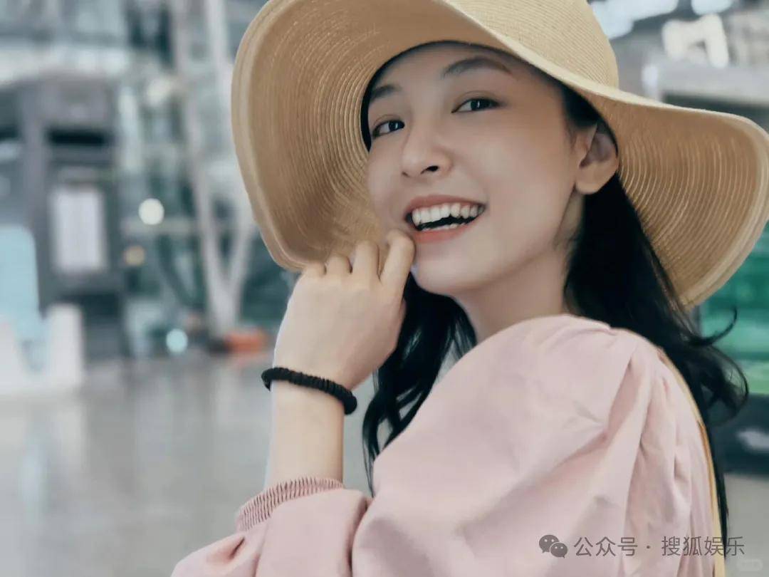 皇冠代理联系方式_离婚三年又被拍到亲密逛超市皇冠代理联系方式,他俩这是纯带娃还是真复合了?