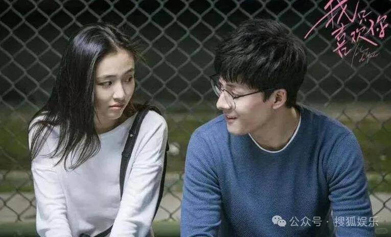 皇冠代理联系方式_离婚三年又被拍到亲密逛超市皇冠代理联系方式,他俩这是纯带娃还是真复合了?