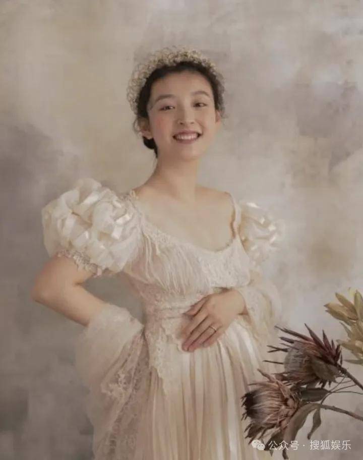 皇冠代理联系方式_离婚三年又被拍到亲密逛超市皇冠代理联系方式,他俩这是纯带娃还是真复合了?