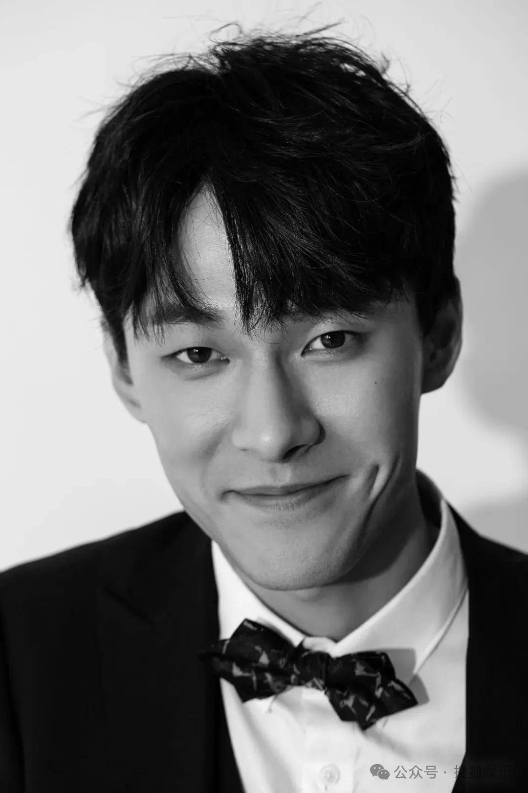 皇冠代理联系方式_离婚三年又被拍到亲密逛超市皇冠代理联系方式,他俩这是纯带娃还是真复合了?