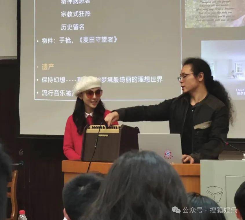 皇冠代理联系方式_离婚三年又被拍到亲密逛超市皇冠代理联系方式,他俩这是纯带娃还是真复合了?