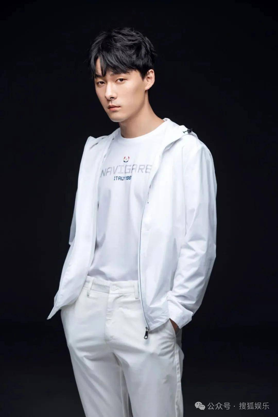 皇冠代理联系方式_离婚三年又被拍到亲密逛超市皇冠代理联系方式,他俩这是纯带娃还是真复合了?