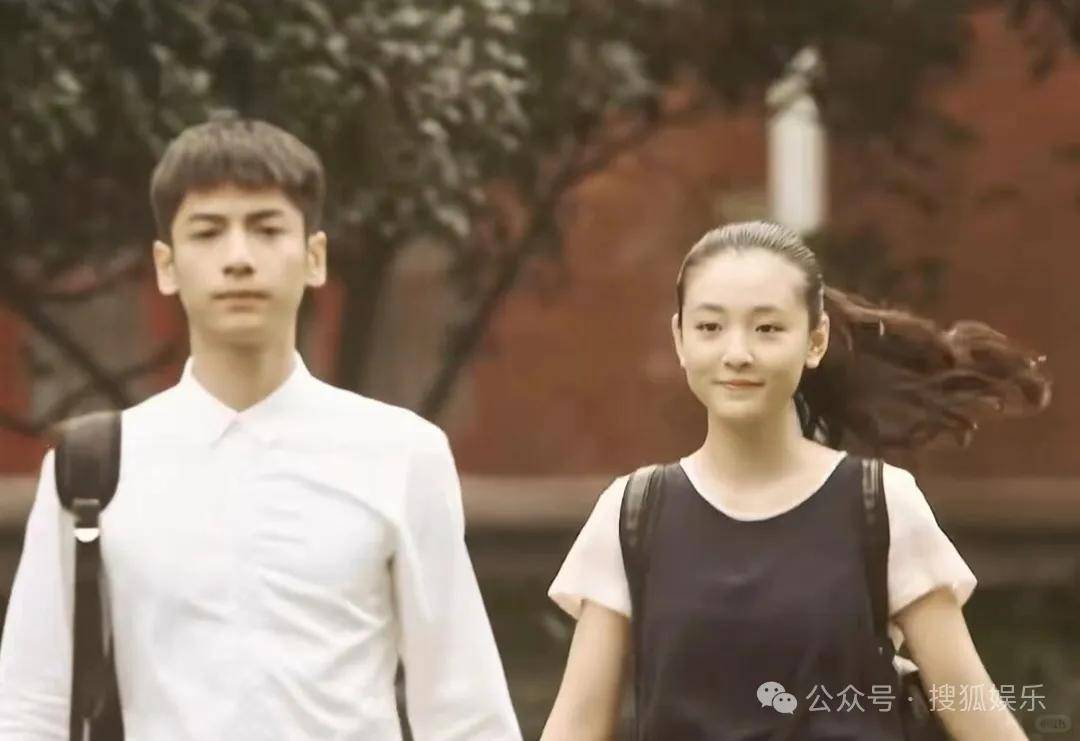 皇冠代理联系方式_离婚三年又被拍到亲密逛超市皇冠代理联系方式,他俩这是纯带娃还是真复合了?