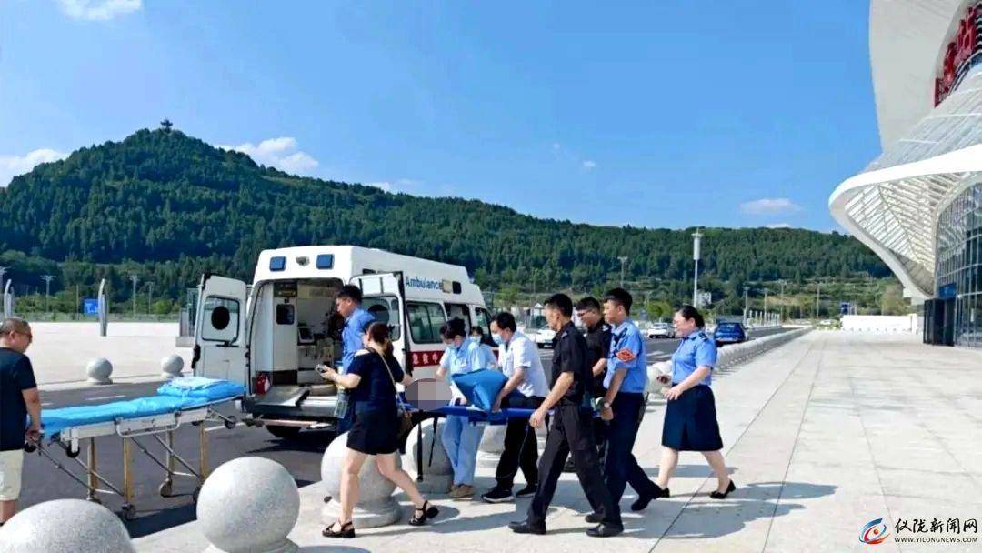 皇冠信用网怎么开户_11岁男孩赶火车到成都走亲戚皇冠信用网怎么开户,晕倒在站台!工作人员:被诊断为热射病,已脱险