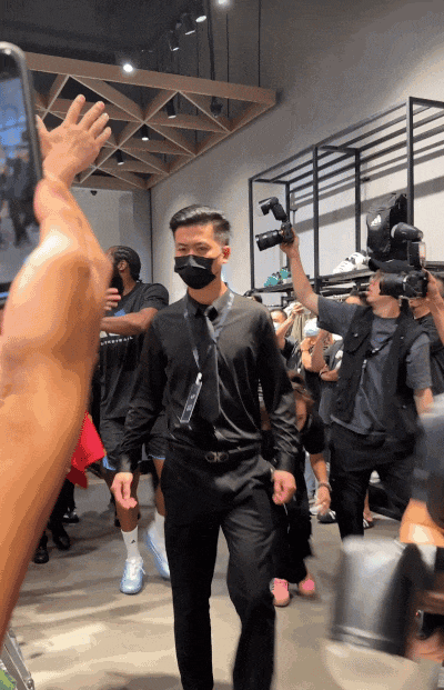 足球比赛外围买球网站_深新早点|深圳多家超市爆满足球比赛外围买球网站!超10万人买!官方提醒