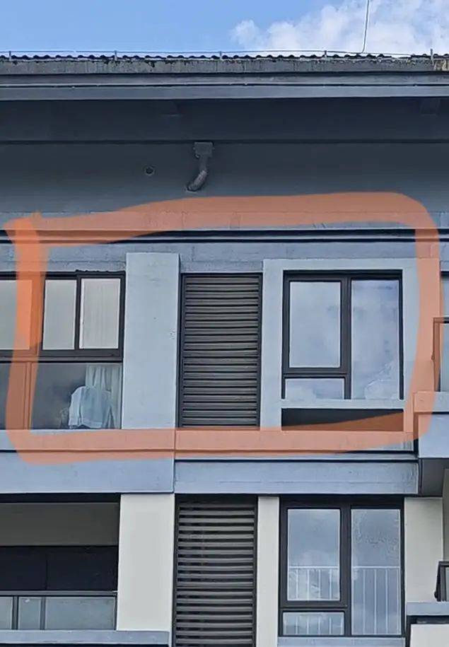 皇冠信用網注册开通_7岁男孩补课期间不幸从14楼坠亡皇冠信用網注册开通,母亲痛哭:我42岁时冒着风险生的,警方已介入