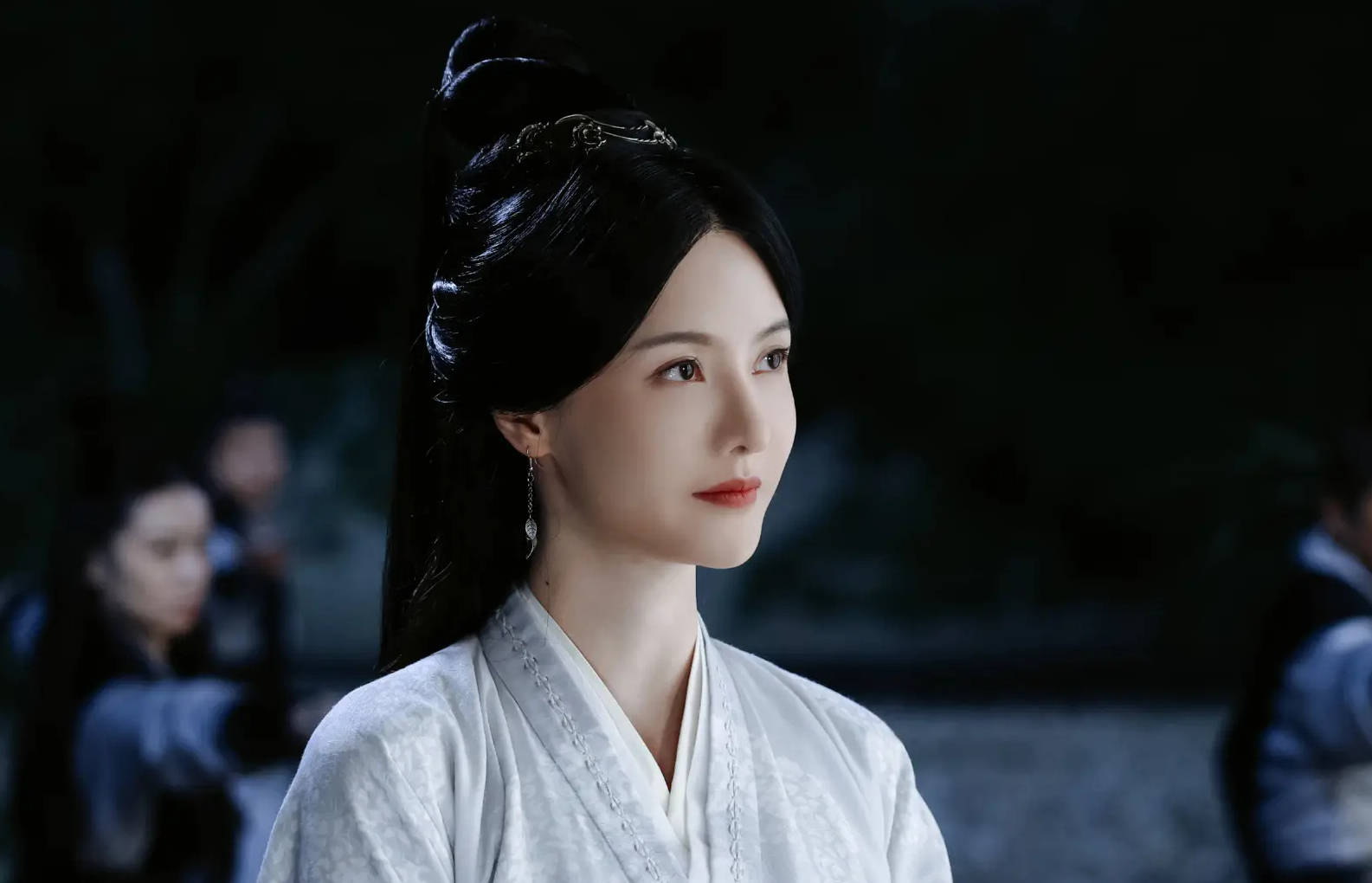 皇冠足球平台代理_张芷溪再发文喊话银河酷娱：何必对条款视而不见皇冠足球平台代理，那就法院见！