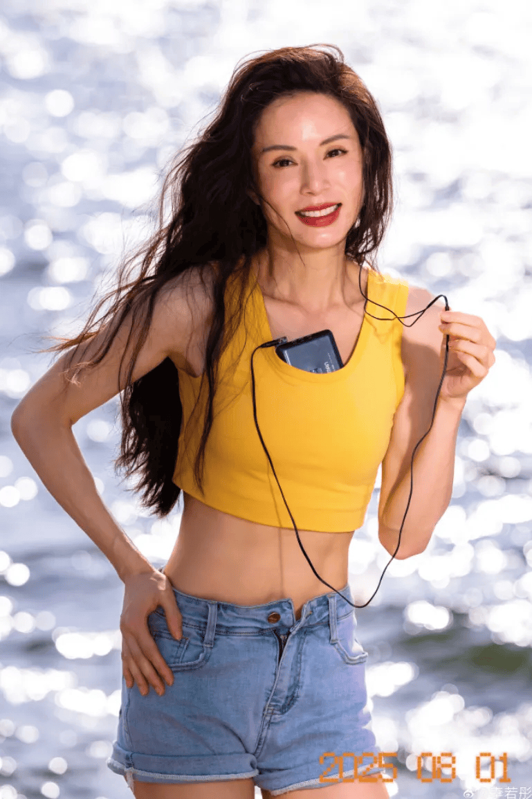 皇冠信用網怎么弄_60岁张曼玉突然罕见露面皇冠信用網怎么弄,疯狂自曝!网友:她眼里还有光