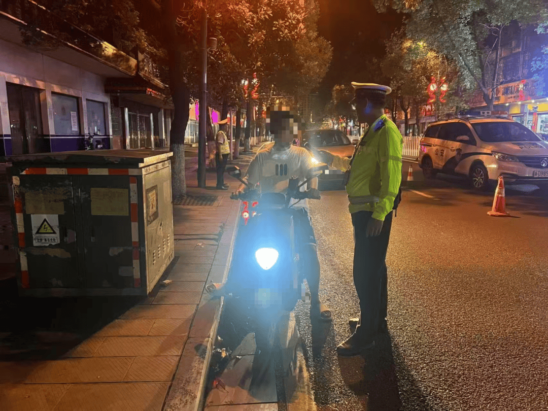 匈牙利甲组联赛_多地严查“人造太阳”匈牙利甲组联赛!湖南交警提醒