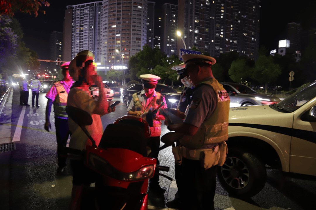 匈牙利甲组联赛_多地严查“人造太阳”匈牙利甲组联赛!湖南交警提醒