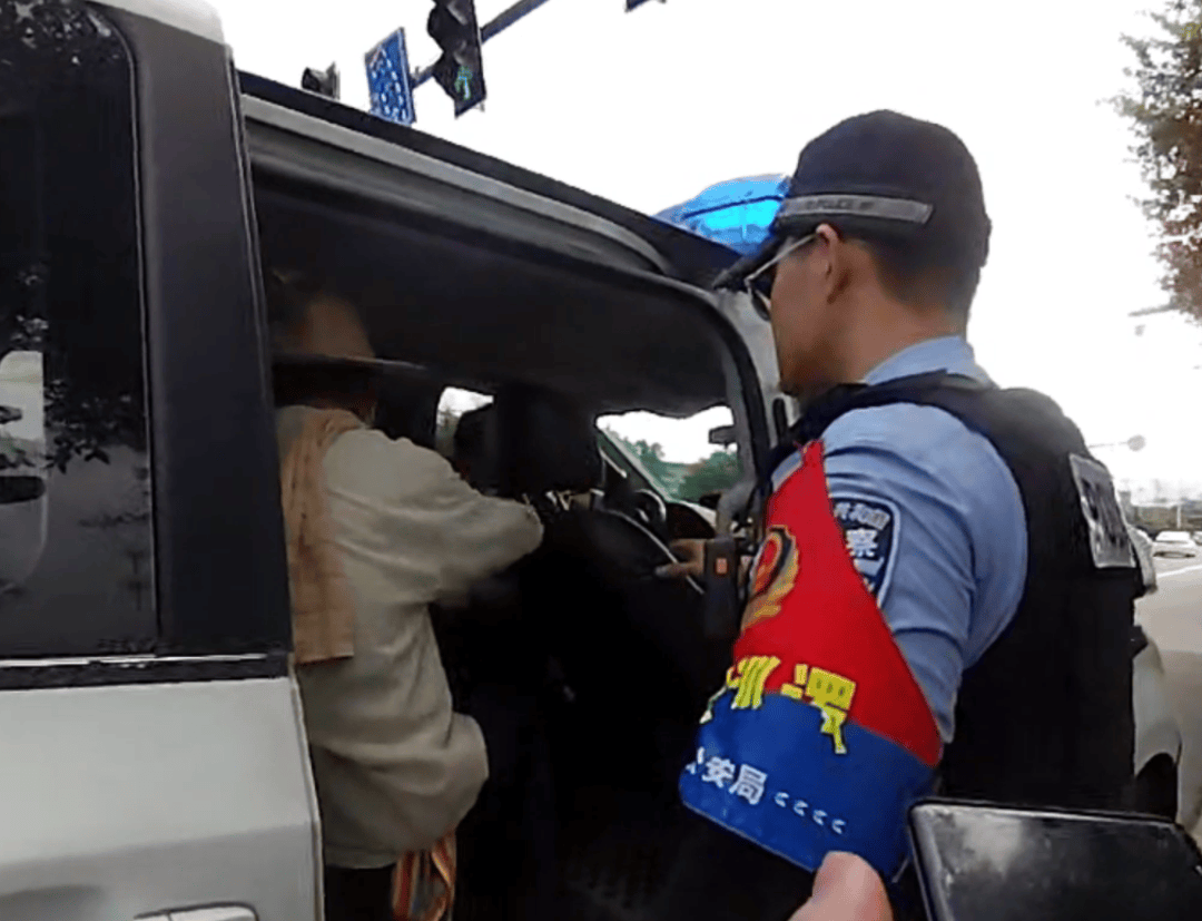 皇冠信用网怎么申请_老家的父亲出门散步迟迟未归皇冠信用网怎么申请,千里之外的儿子求助浙江公安