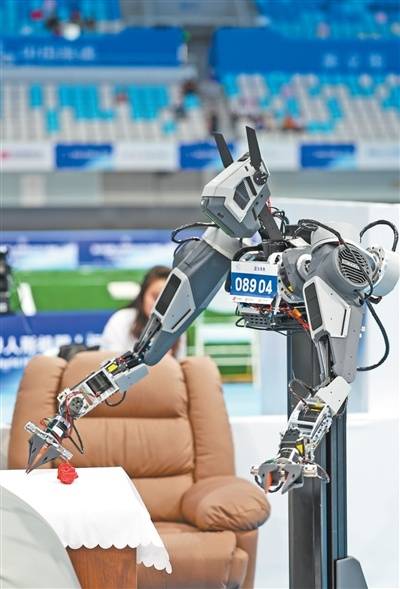 特温特vsPSV埃因霍温
_全球首个人形机器人运动会精彩瞬间(新时代画卷)