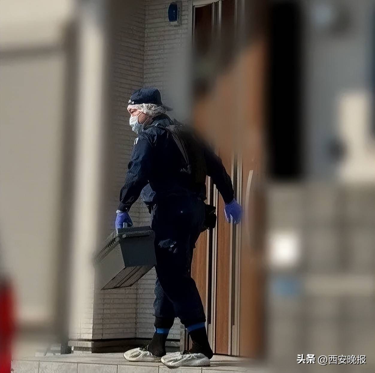 英格兰超级联赛
_日本15岁少年连捅精神科医生父亲数十刀英格兰超级联赛
，致其死亡，出去玩了一天后自首