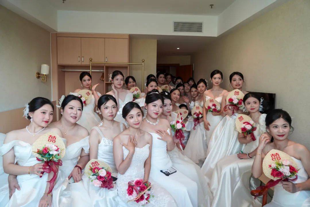 皇冠信用網正网
_恭喜皇冠信用網正网
,他们结婚了!