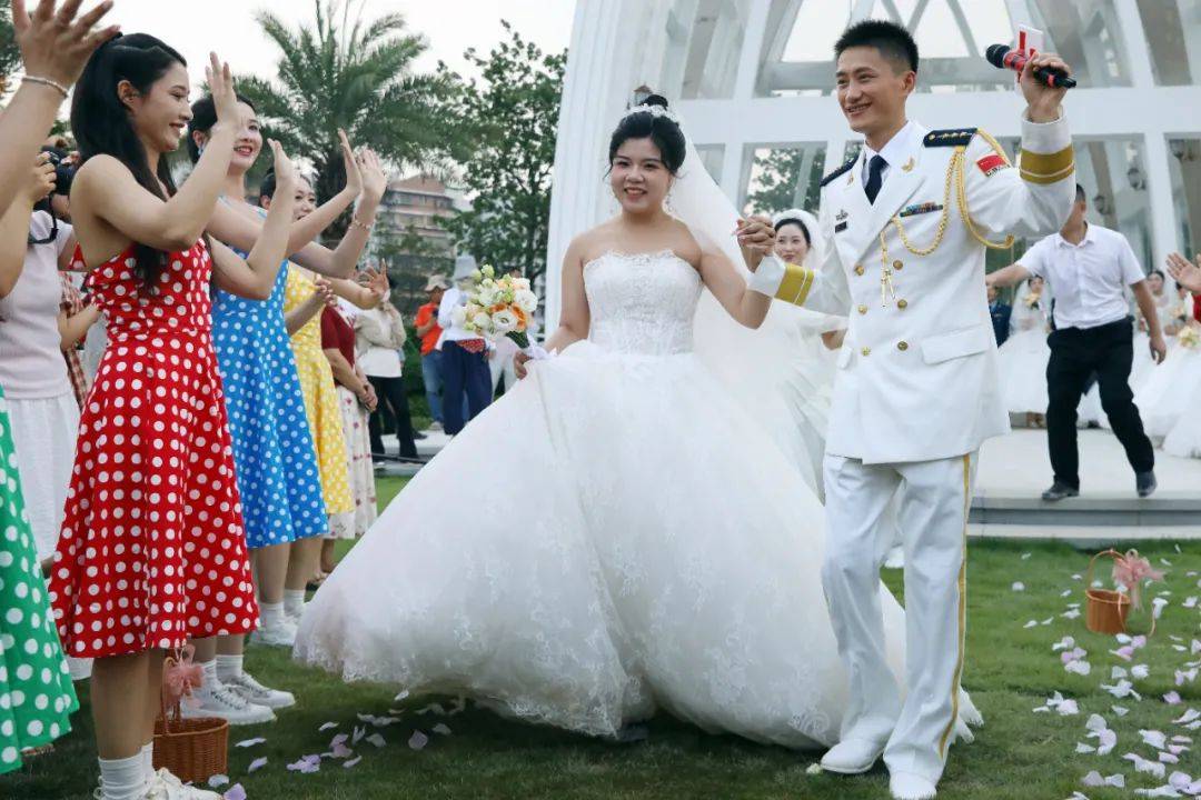 皇冠信用網正网
_恭喜皇冠信用網正网
,他们结婚了!