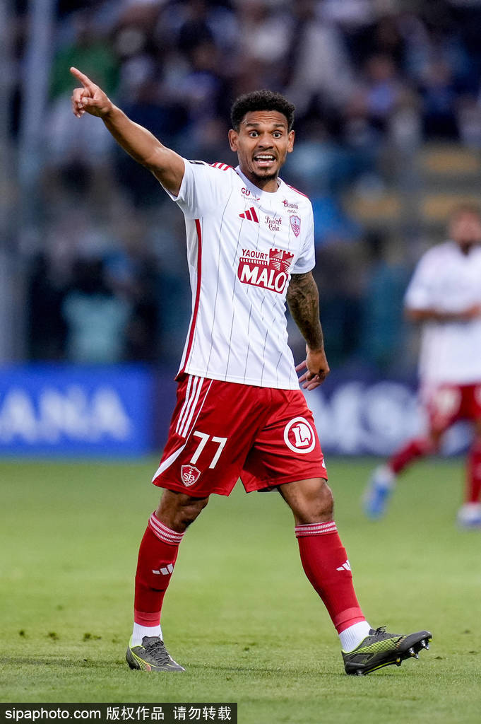 皇冠代理登1租用
_吉鲁重返法甲首秀:38岁老将的进球背后藏着多少汗水与坚持皇冠代理登1租用
?