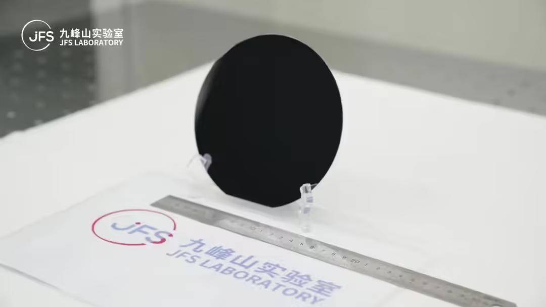 如何注册皇冠足球代理
_推动国产光芯片成本大降如何注册皇冠足球代理
,我国成功开发6英寸InP激光器与探测器外延工艺!