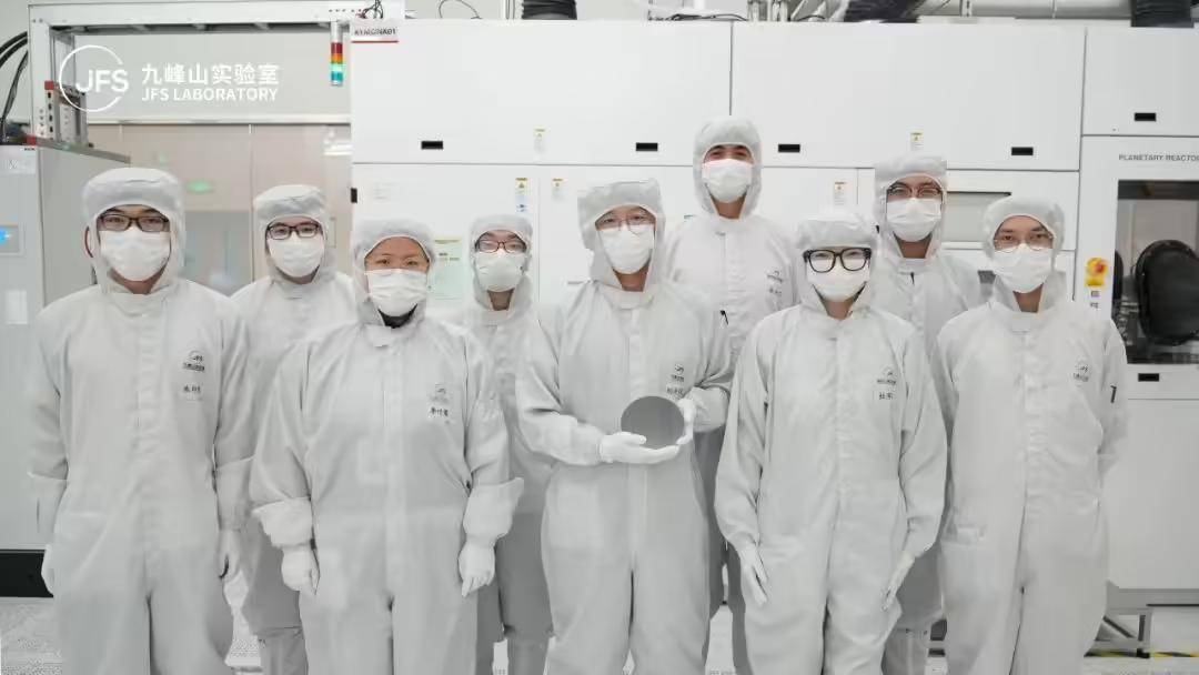 如何注册皇冠足球代理
_推动国产光芯片成本大降如何注册皇冠足球代理
,我国成功开发6英寸InP激光器与探测器外延工艺!