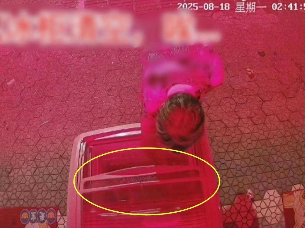 皇冠信用登3代理
_湖州一老太每天凌晨拿光爱心冰柜的冰棍？当地：是拿了几根皇冠信用登3代理
，店主决定不追究