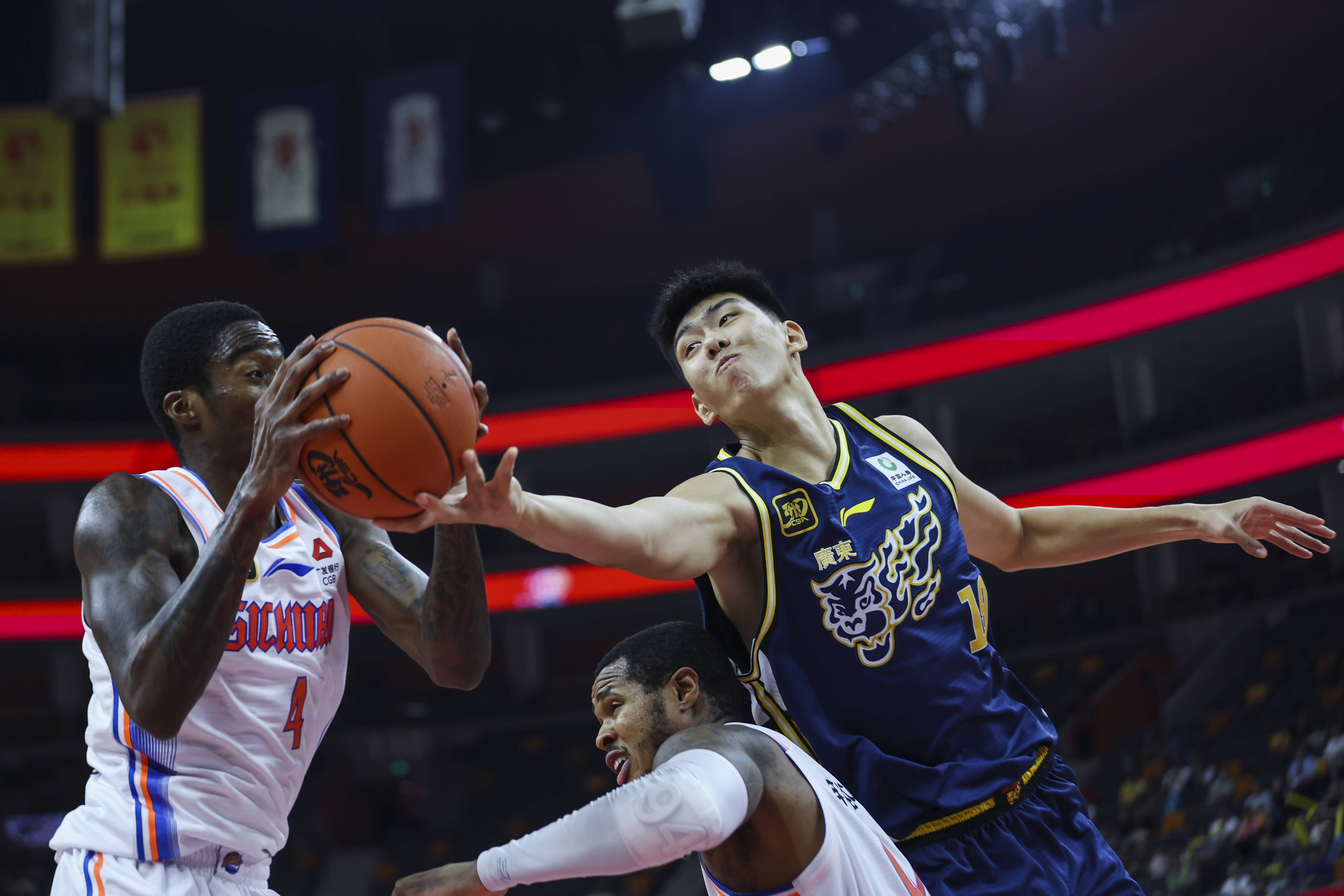 皇冠信用网怎么代理
_曝广东辽宁北控同曦正积极谈判 交易徐昕王岚嵚等人