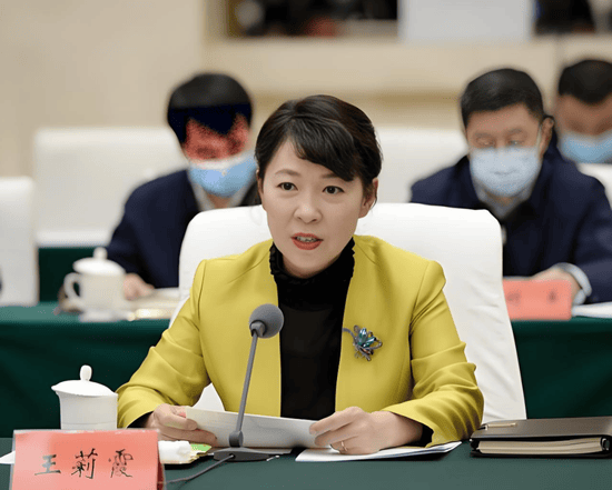 皇冠信用網代理
_正部级美女大员被查!千万华服堆满多套住宅皇冠信用網代理
,化妆团队提前数小时待命~