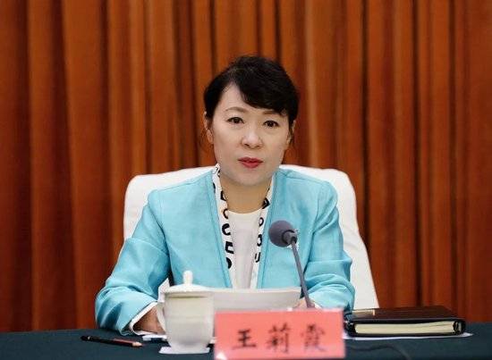 皇冠信用網代理
_正部级美女大员被查!千万华服堆满多套住宅皇冠信用網代理
,化妆团队提前数小时待命~