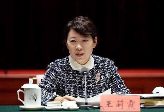 皇冠信用網代理
_正部级美女大员被查!千万华服堆满多套住宅皇冠信用網代理
,化妆团队提前数小时待命~