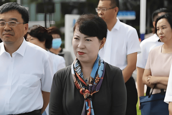 皇冠信用網代理
_正部级美女大员被查!千万华服堆满多套住宅皇冠信用網代理
,化妆团队提前数小时待命~