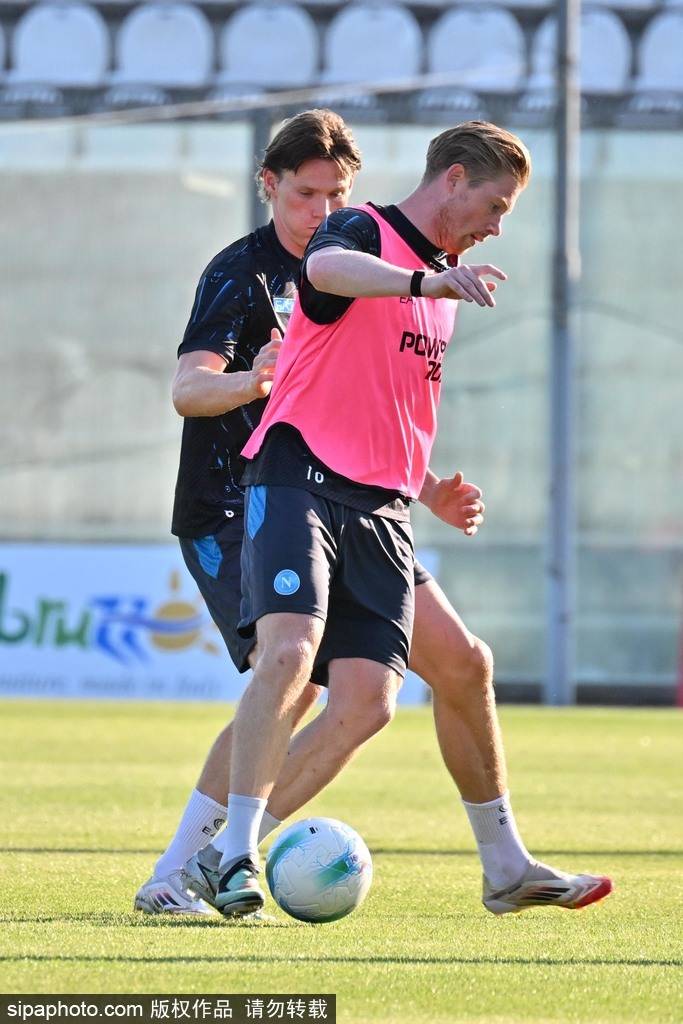 博托沙尼vs米耶尔库雷亚丘克
_麦克托米奈与德布劳内双星闪耀
博托沙尼vs米耶尔库雷亚丘克
,那不勒斯完胜萨索洛