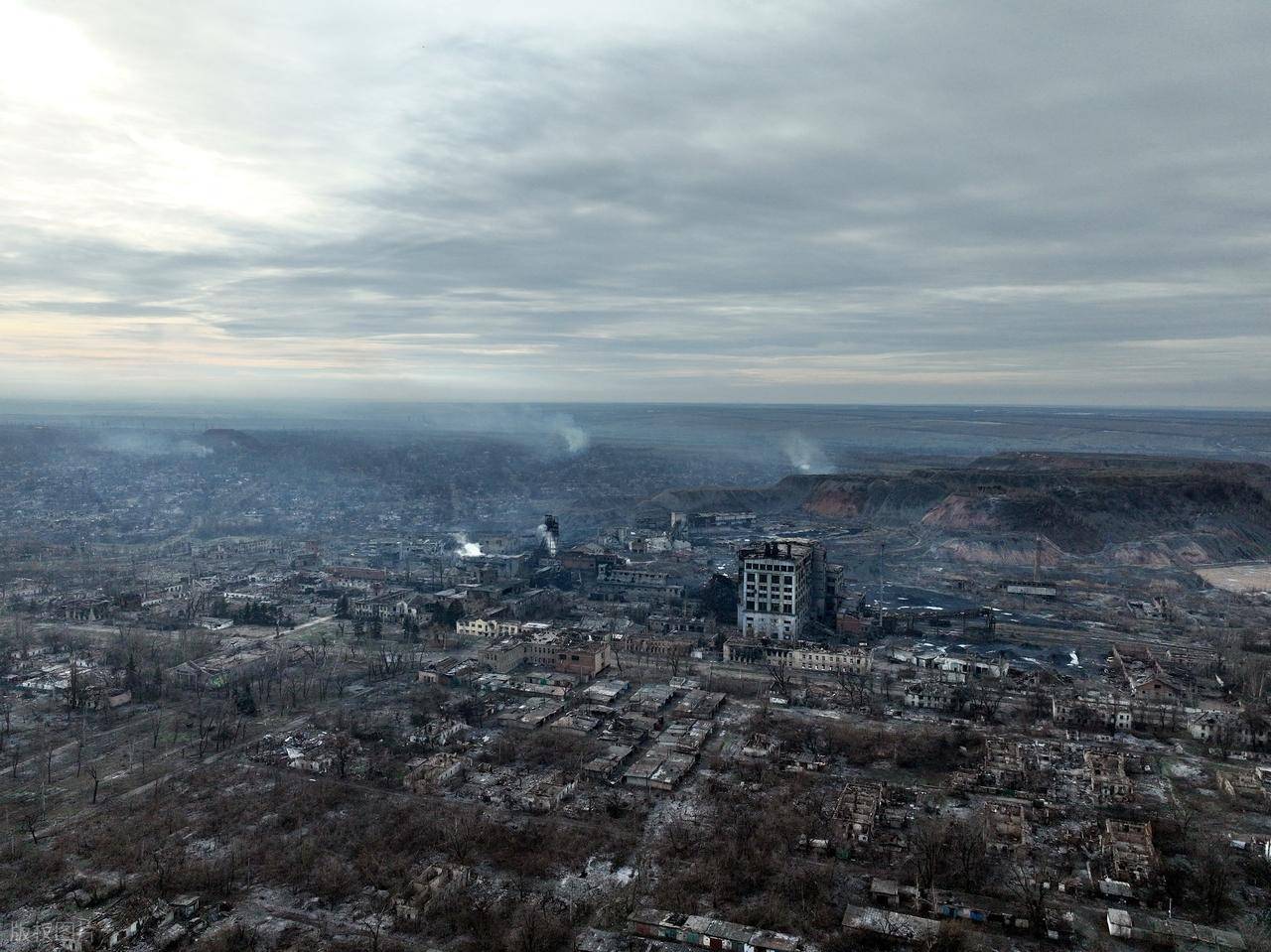 瑞士超级联赛
_空袭再现!乌军156旅营区30次剧烈爆炸瑞士超级联赛
,无人机与导弹齐飞,1个旅被一举重创!