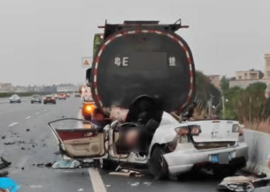 瓜达拉哈拉芝华士vs阿苏尔_广东4名年轻小伙瓜达拉哈拉芝华士vs阿苏尔，高速上当场死亡！官方披露