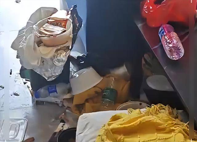 克里斯恬桑德vs白兰恩_两男生开房住宿留下满床辣条油和避孕套克里斯恬桑德vs白兰恩,民宿回应