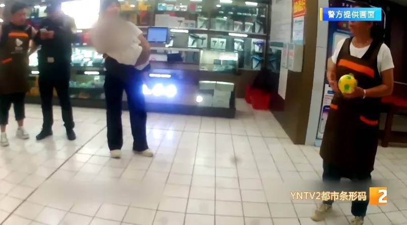 斯崔普费宁魏登vs卡芬堡_不是段子!爸爸带娃玩自己睡着了!一觉醒来斯崔普费宁魏登vs卡芬堡,孩子呢?