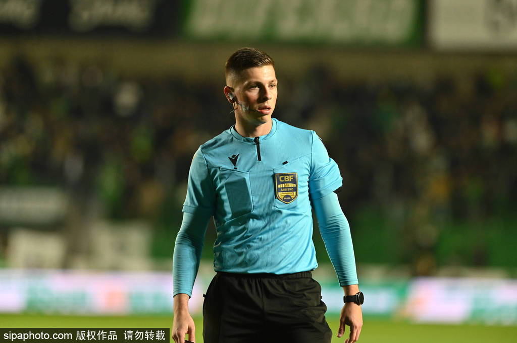 西班牙Z组联赛_穆阿尼转会尤文受阻:交易形式的背后故事与影响分析