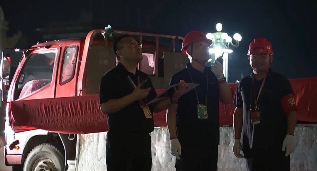 皇冠信用網代理_天安门城楼毛主席画像“换新”