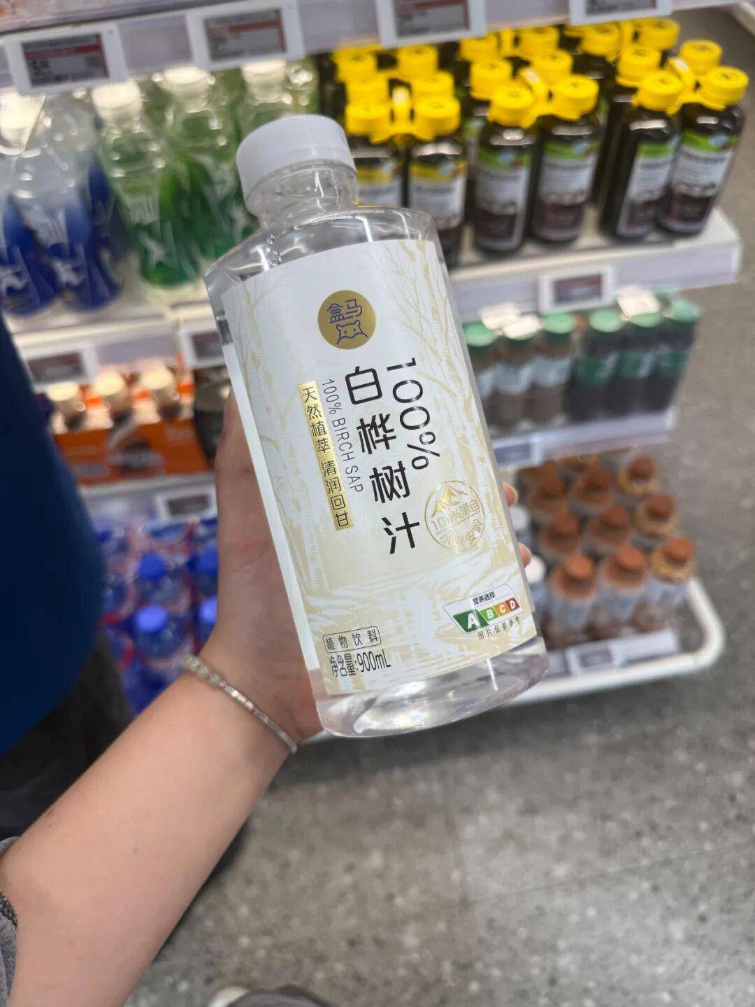 FIBA欧洲篮球赛2025_杭州超市突然大量出现FIBA欧洲篮球赛2025,不少人尝鲜!最贵25元1瓶,真是“养生神水”?