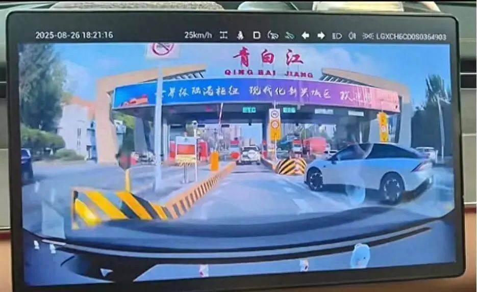 摩顿城精英 vs 伊斯特恩沙伯_高速出口被蹭ETC摩顿城精英 vs 伊斯特恩沙伯，车主直接撞上去！责任怎么算？