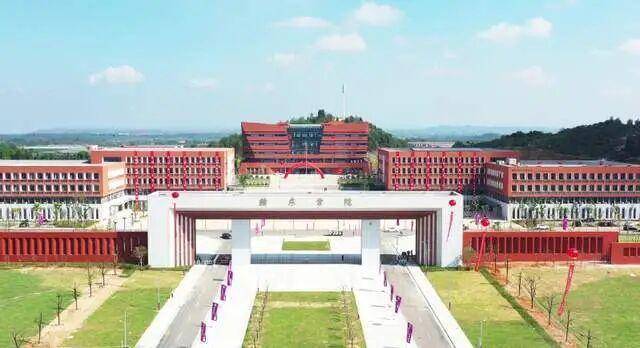 皇冠登3管理出租_江西一高校21岁男生宿舍玩手游晕倒猝死皇冠登3管理出租，家属质疑校方急救措施不到位，校方回应