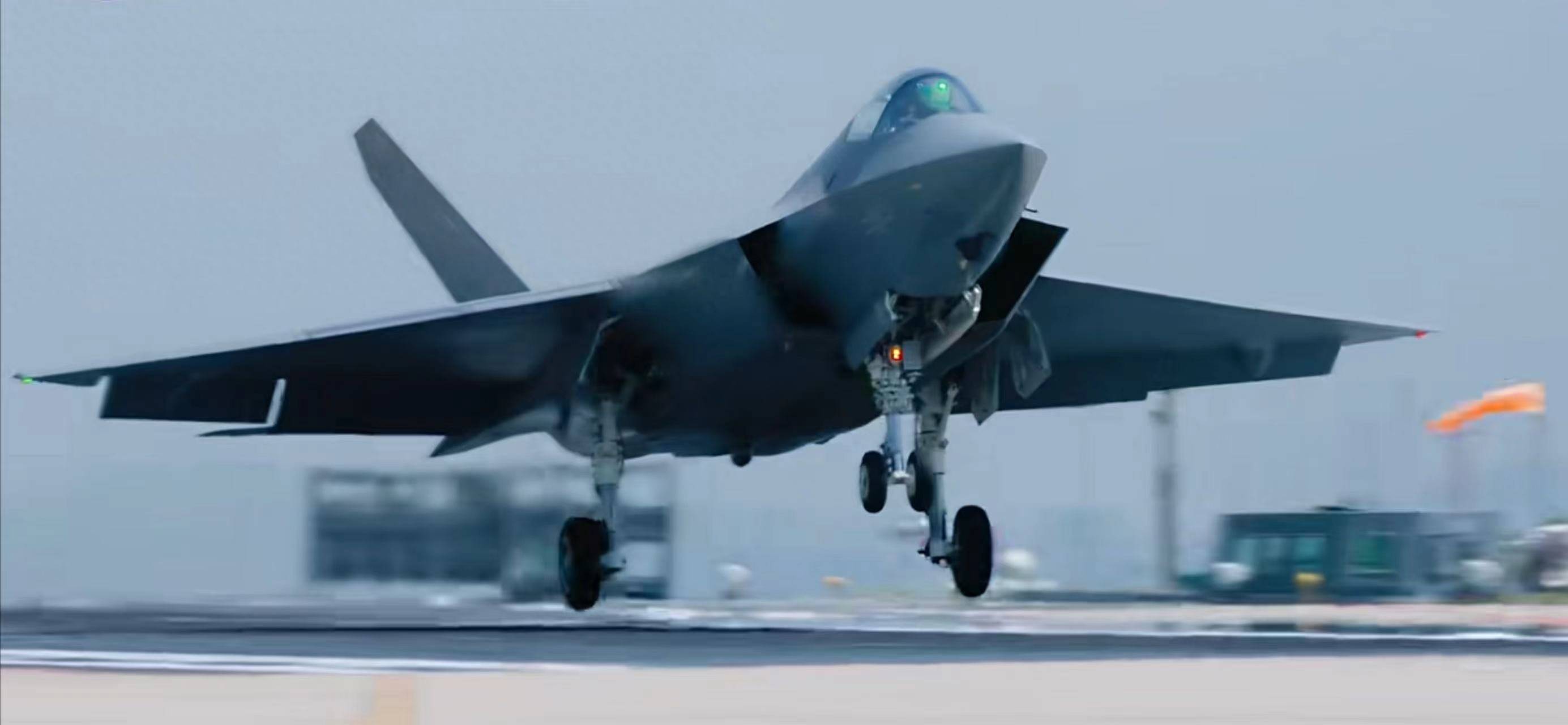 皇冠信用网申请_震撼消息!歼 - 35 攻克难关皇冠信用网申请,成功解锁辽宁舰滑跃起飞