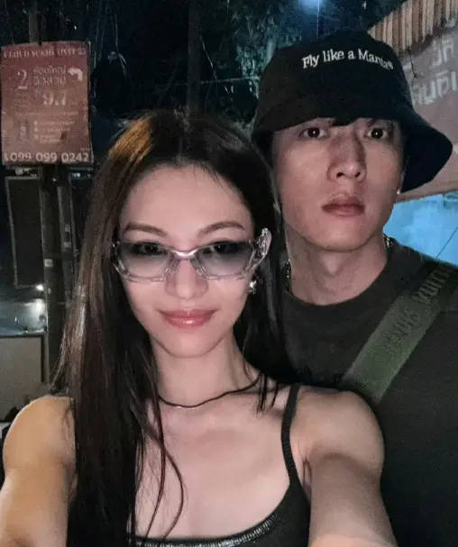 皇冠信用网正网_钟楚曦与侯雯元分手皇冠信用网正网!早前被网友发现删除官宣博文