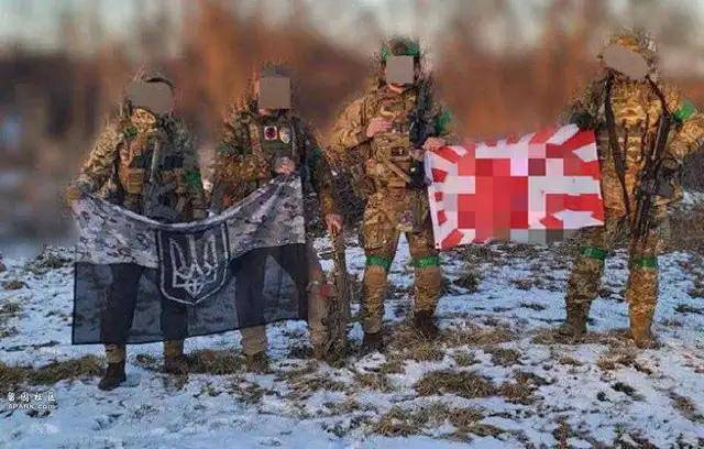 皇冠信用网会员开户申请_离谱皇冠信用网会员开户申请!俄罗斯把日本雇佣兵俘虏关笼子里游街示众?和中国有关系?