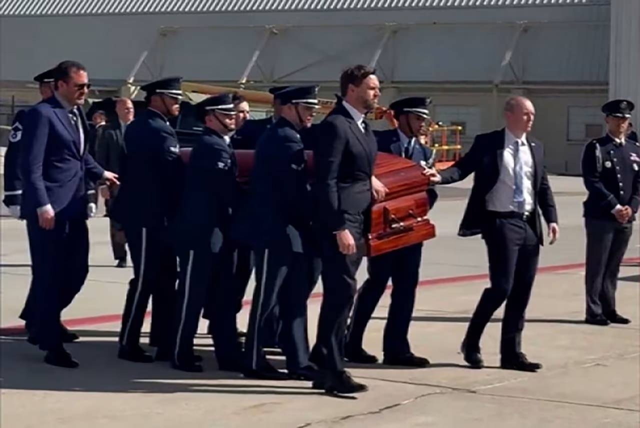 皇冠信用網出租代理_万斯为柯克抬棺皇冠信用網出租代理,特朗普再表态:我们国家有帮左翼疯子,我要狠狠出手