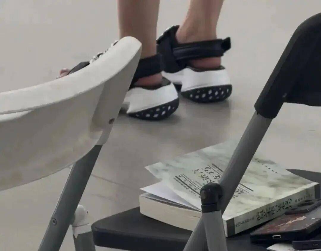 皇冠信用出租_短剧狂招“爸妈”?培训3月包进组皇冠信用出租,日薪最高5000元?真相:先花4万上课!别被“演员梦”掏空钱袋!