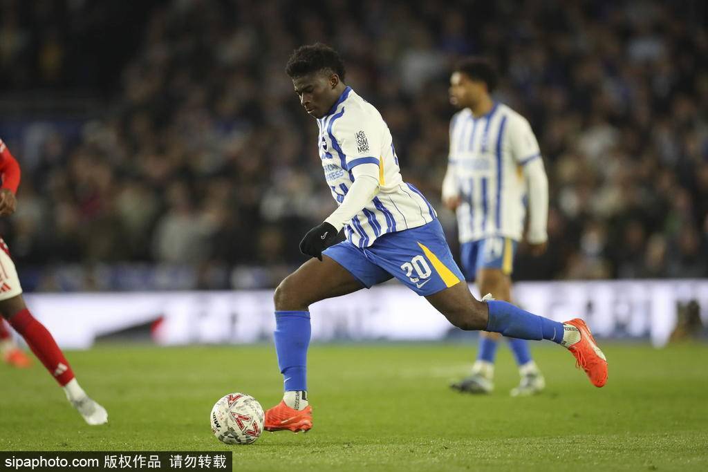 皇冠信用网登2代理_6.665亿镑皇冠信用网登2代理!曼联营收创纪录 冬窗有钱追巴莱巴补强中场