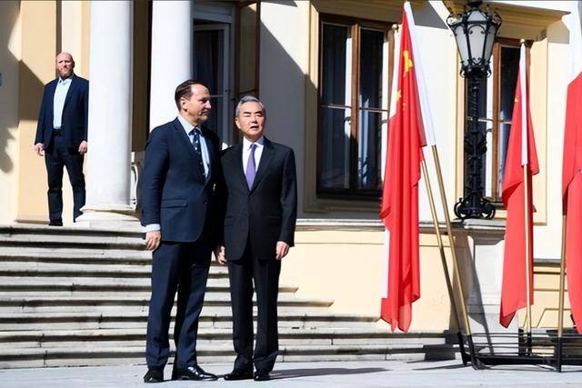 皇冠信用网站_波兰承诺:确保中欧班列畅通!勒索中国一石三鸟皇冠信用网站,我们如何破局?